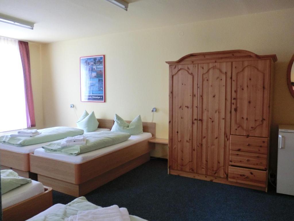 Hotel Am Kleinbahnhof Emden Ruang foto